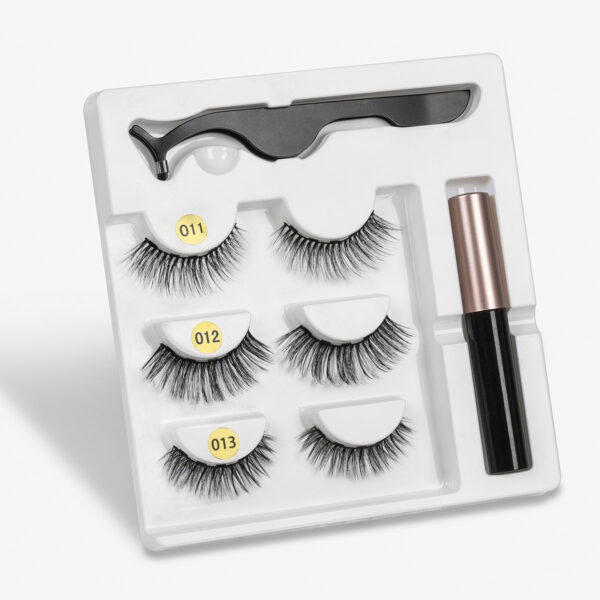 A Pair Of False Eyelashes With Magnets In Fashion - Image 3